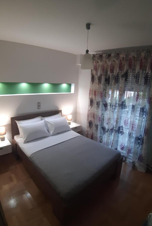 King George Sqr Apt Kalamata Bagian luar foto