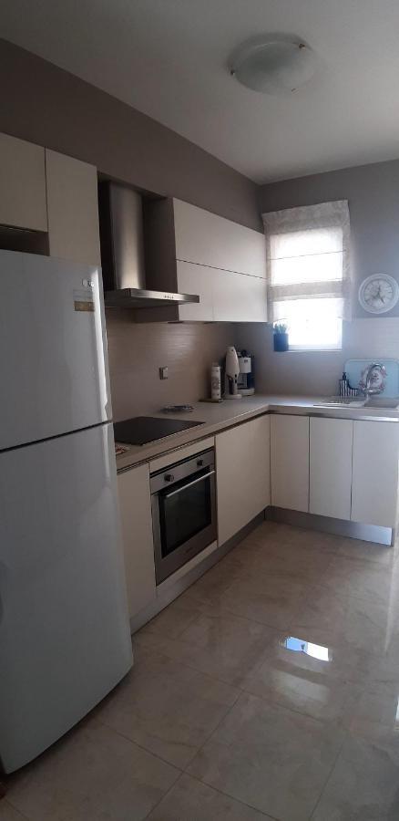 King George Sqr Apt Kalamata Bagian luar foto
